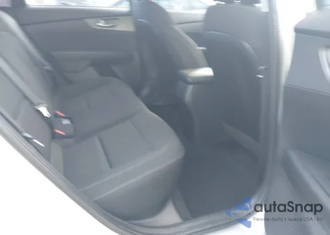 2021 Kia Forte Lxs z USA, uszkodzony, nr VIN 3KPF24AD0ME290833